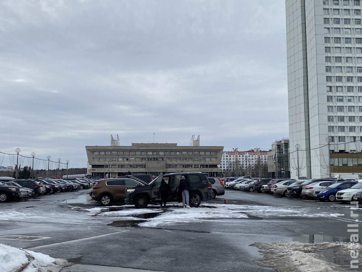 Зеленоград, новости: Джип загорелся на парковке на Центральной площади