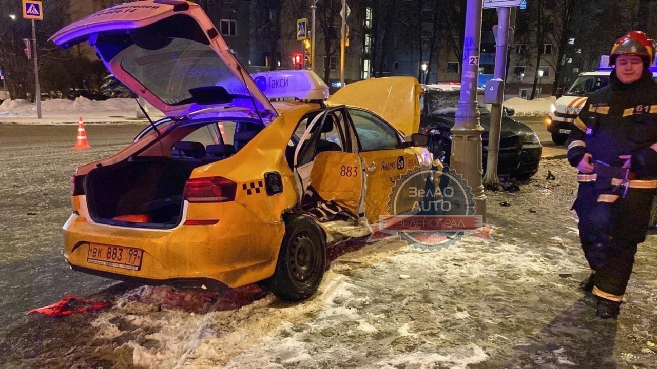 Зеленоград, новости: Пассажирка такси пострадала в ночном ДТП у 1-го  микрорайона