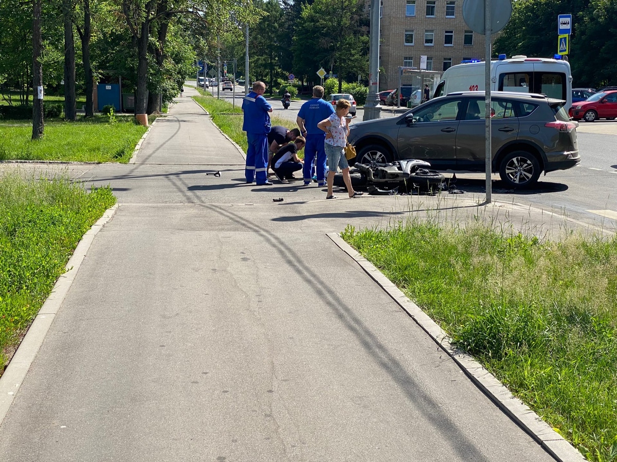 Зеленоград, новости: Мотоциклист попал в реанимацию после ДТП у горбольницы