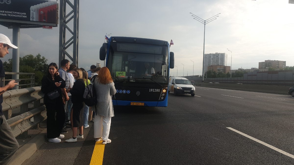 Зеленоград, новости: Пассажиров автобуса Е41 высадили на Новой Ленинградке  из-за запаха гари в салоне