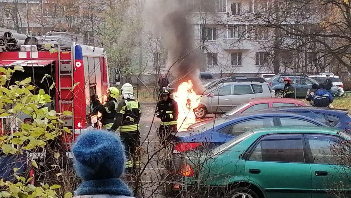 Зеленоград, новости: В 6-м микрорайоне сгорел автомобиль