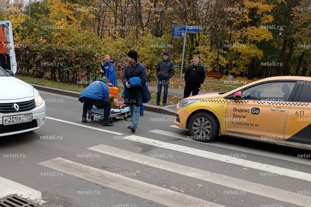 Зеленоград, новости: На Яблоневой аллее такси сбило женщину-пешехода